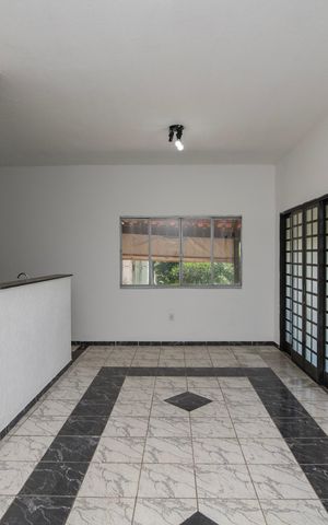 Casa de condomínio à venda com 250m², 3 quartos e 6 vagas Casa de condomínio à venda com 250m², 3 quartos e 6 vagasSala