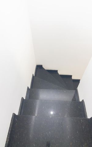 Casa de condomínio à venda com 59m², 2 quartos e 1 vaga Casa de condomínio à venda com 59m², 2 quartos e 1 vagaEscada