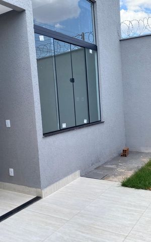 Casa à venda com 185m², 3 quartos e 2 vagas Casa à venda com 185m², 3 quartos e 2 vagasÁrea externa