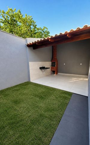 Casa à venda com 185m², 3 quartos e 2 vagas Casa à venda com 185m², 3 quartos e 2 vagasÁrea externa