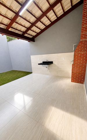 Casa à venda com 185m², 3 quartos e 2 vagas Casa à venda com 185m², 3 quartos e 2 vagasÁrea externa