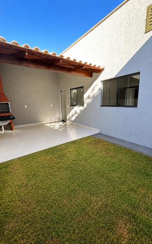Casa à venda com 185m², 3 quartos e 2 vagas Casa à venda com 185m², 3 quartos e 2 vagasÁrea externa