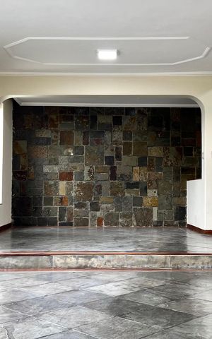 Casa para alugar com 200m², 5 quartos e 2 vagas Casa para alugar com 200m², 5 quartos e 2 vagasSala