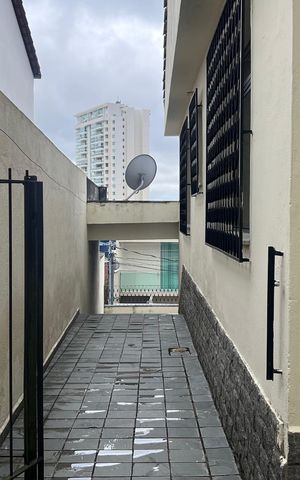 Casa para alugar com 200m², 5 quartos e 2 vagas Casa para alugar com 200m², 5 quartos e 2 vagasÁrea Lateral