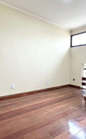 Casa para alugar com 200m², 5 quartos e 2 vagas Casa para alugar com 200m², 5 quartos e 2 vagasSala de Jantar