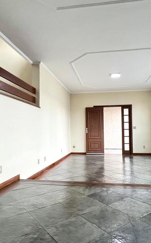 Casa para alugar com 200m², 5 quartos e 2 vagas Casa para alugar com 200m², 5 quartos e 2 vagasSala