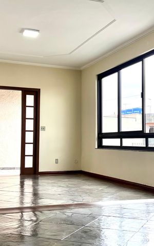 Casa para alugar com 200m², 5 quartos e 2 vagas Casa para alugar com 200m², 5 quartos e 2 vagasSala