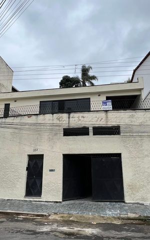 Casa para alugar com 200m², 5 quartos e 2 vagas Casa para alugar com 200m², 5 quartos e 2 vagasFachada
