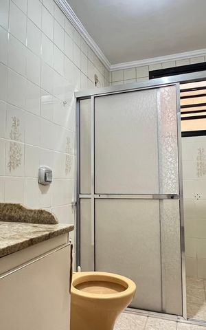 Casa para alugar com 200m², 5 quartos e 2 vagas Casa para alugar com 200m², 5 quartos e 2 vagasBanheiro Corredor