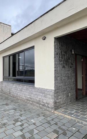 Casa para alugar com 200m², 5 quartos e 2 vagas Casa para alugar com 200m², 5 quartos e 2 vagasÁrea Frontal - Acesso à sala