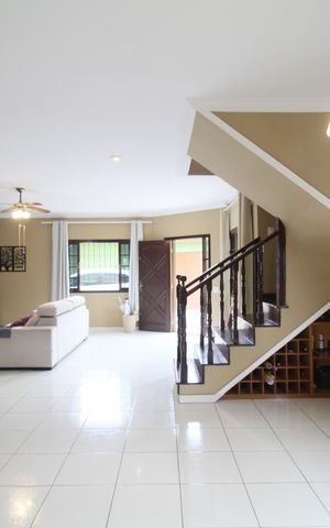 Casa à venda com 250m², 5 quartos e 4 vagasSala de Jantar