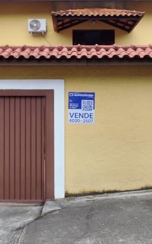 Casa à venda com 250m², 5 quartos e 4 vagas Casa à venda com 250m², 5 quartos e 4 vagasFachada