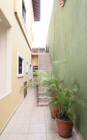 Casa à venda com 250m², 5 quartos e 4 vagasEscada para Garagem
