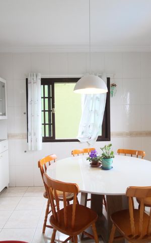 Casa à venda com 250m², 5 quartos e 4 vagasCozinha - Copa
