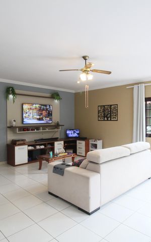Casa à venda com 250m², 5 quartos e 4 vagasSala