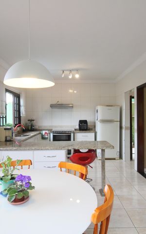 Casa à venda com 250m², 5 quartos e 4 vagasCozinha - Copa