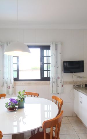 Casa à venda com 250m², 5 quartos e 4 vagasCozinha - Copa