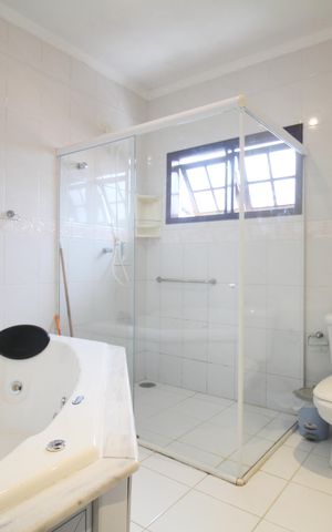 Casa à venda com 250m², 5 quartos e 4 vagasBanheiro da Suíte 1