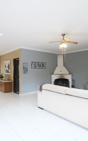 Casa à venda com 250m², 5 quartos e 4 vagasSala