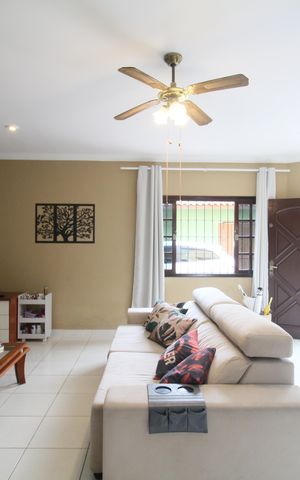 Casa à venda com 250m², 5 quartos e 4 vagasSala