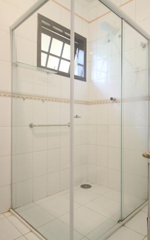 Casa à venda com 250m², 5 quartos e 4 vagasBanheiro da Suíte 2