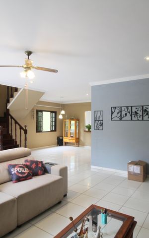 Casa à venda com 250m², 5 quartos e 4 vagasSala