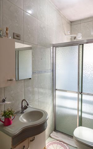 Casa à venda com 280m², 4 quartos e 4 vagasBanheiro