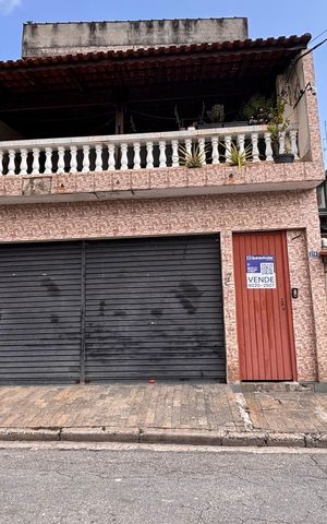 Casa à venda com 280m², 4 quartos e 4 vagas Casa à venda com 280m², 4 quartos e 4 vagasFachada