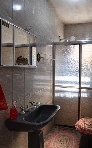 Casa à venda com 280m², 4 quartos e 4 vagasBanheiro 2