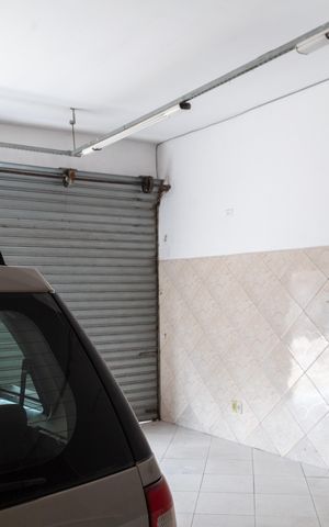 Casa à venda com 280m², 4 quartos e 4 vagasGaragem