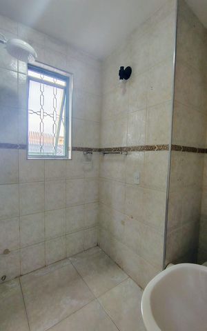 Casa à venda com 102m², 2 quartos e 2 vagas Casa à venda com 102m², 2 quartos e 2 vagasBanheiro social