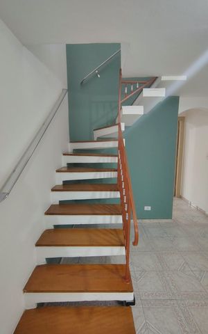 Casa à venda com 102m², 2 quartos e 2 vagas Casa à venda com 102m², 2 quartos e 2 vagasSala