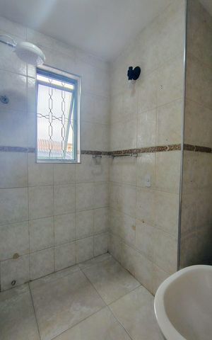 Casa à venda com 102m², 2 quartos e 2 vagas Casa à venda com 102m², 2 quartos e 2 vagasBanheiro social