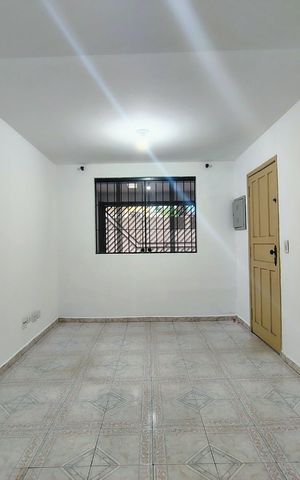 Casa à venda com 102m², 2 quartos e 2 vagas Casa à venda com 102m², 2 quartos e 2 vagasSala