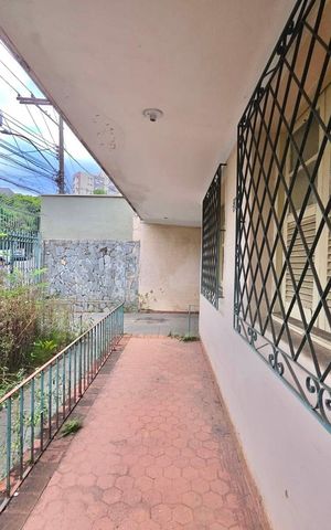 Casa para alugar com 181m², 6 quartos e 3 vagas Casa para alugar com 181m², 6 quartos e 3 vagasVaranda