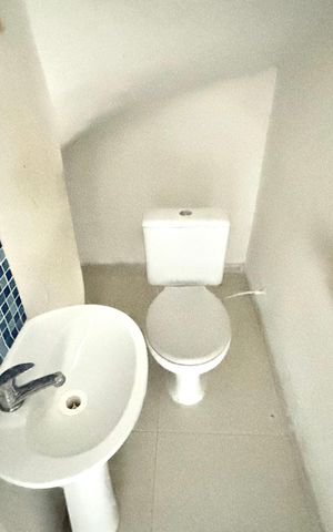 Casa para alugar com 60m², 2 quartos e 1 vaga Casa para alugar com 60m², 2 quartos e 1 vagaBanheiro