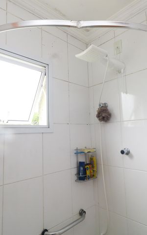 Casa à venda com 88m², 2 quartos e 6 vagas Casa à venda com 88m², 2 quartos e 6 vagasBanheiro da Suíte 1