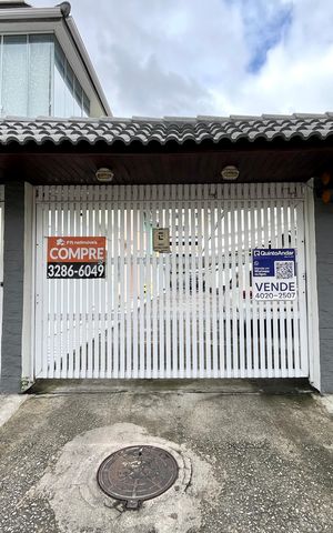 Casa de condomínio à venda com 144m², 3 quartos e 2 vagas Casa de condomínio à venda com 144m², 3 quartos e 2 vagasFachada
