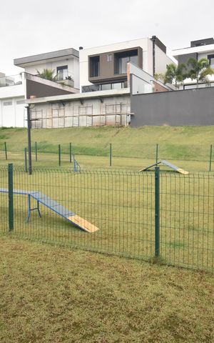 Casa de condomínio para alugar com 332m², 4 quartos e 4 vagas Casa de condomínio para alugar com 332m², 4 quartos e 4 vagasEspaço pet