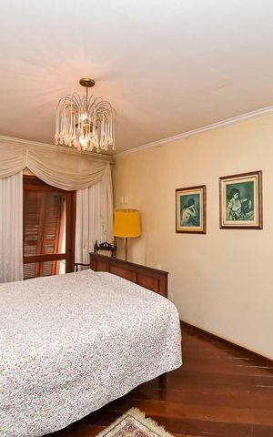 Casa à venda com 400m², 4 quartos e 4 vagas Casa à venda com 400m², 4 quartos e 4 vagasSuíte