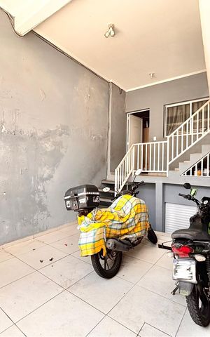 Casa à venda com 150m², 5 quartos e 1 vaga Casa à venda com 150m², 5 quartos e 1 vagaGaragem