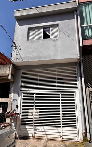 Casa à venda com 150m², 5 quartos e 1 vaga Casa à venda com 150m², 5 quartos e 1 vagaFachada