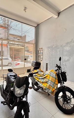 Casa à venda com 150m², 5 quartos e 1 vaga Casa à venda com 150m², 5 quartos e 1 vagaGaragem