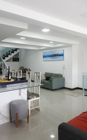 Casa para alugar com 300m², 5 quartos e 2 vagasSala/Cozinha