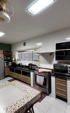 Casa de condomínio para alugar com 570m², 5 quartos e 3 vagas Casa de condomínio para alugar com 570m², 5 quartos e 3 vagasCozinha
