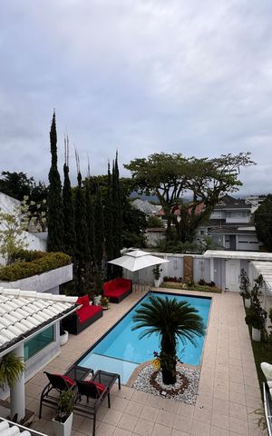 Casa de condomínio para alugar com 570m², 5 quartos e 3 vagas Casa de condomínio para alugar com 570m², 5 quartos e 3 vagasSuíte 1 - Varanda