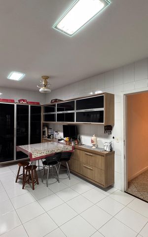 Casa de condomínio para alugar com 570m², 5 quartos e 3 vagas Casa de condomínio para alugar com 570m², 5 quartos e 3 vagasCozinha