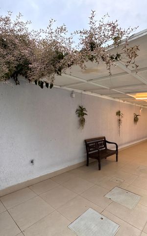 Casa de condomínio para alugar com 570m², 5 quartos e 3 vagas Casa de condomínio para alugar com 570m², 5 quartos e 3 vagasÁrea externa