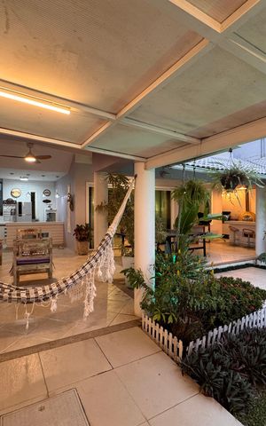 Casa de condomínio para alugar com 570m², 5 quartos e 3 vagas Casa de condomínio para alugar com 570m², 5 quartos e 3 vagasÁrea externa
