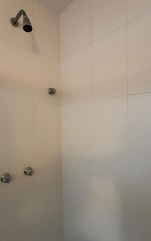 Casa de condomínio para alugar com 570m², 5 quartos e 3 vagas Casa de condomínio para alugar com 570m², 5 quartos e 3 vagasSuíte 4 - Banheiro
